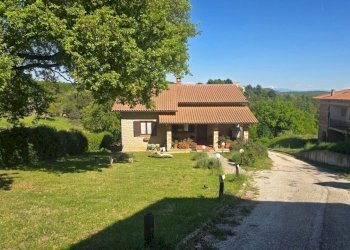 ingresso proprieta.jpg - Villa Piazza Sant'Antonio 1, Baschi - photo 4