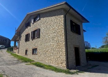 facciata sud est.jpg - Villa Piazza Sant'Antonio 1, Baschi - photo 6