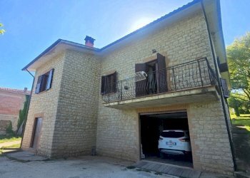 facciata nord.jpg - Villa Piazza Sant'Antonio 1, Baschi - photo 7