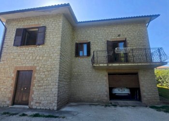 facciata nord01.jpg - Villa Piazza Sant'Antonio 1, Baschi - photo 8