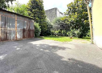 piazzale - Villa Via della Chiesa di Capezzana, Prato - foto 7