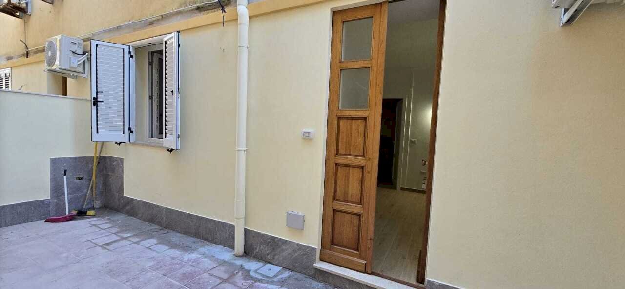 Vista ingresso dal cortile privato.jpeg - Semi-detached house Via IV Novembre 35, Sassari - photo 2
