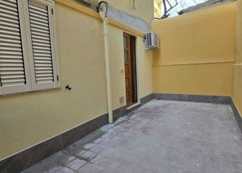Cortile Privato con Ingresso Abitazione.jpeg - Semi-detached house Via IV Novembre 35, Sassari - photo 1