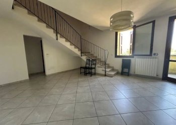 soggiorno con disimpegno su bagno - Four-room apartment Via Spalletti 94A, Crevalcore - photo 4