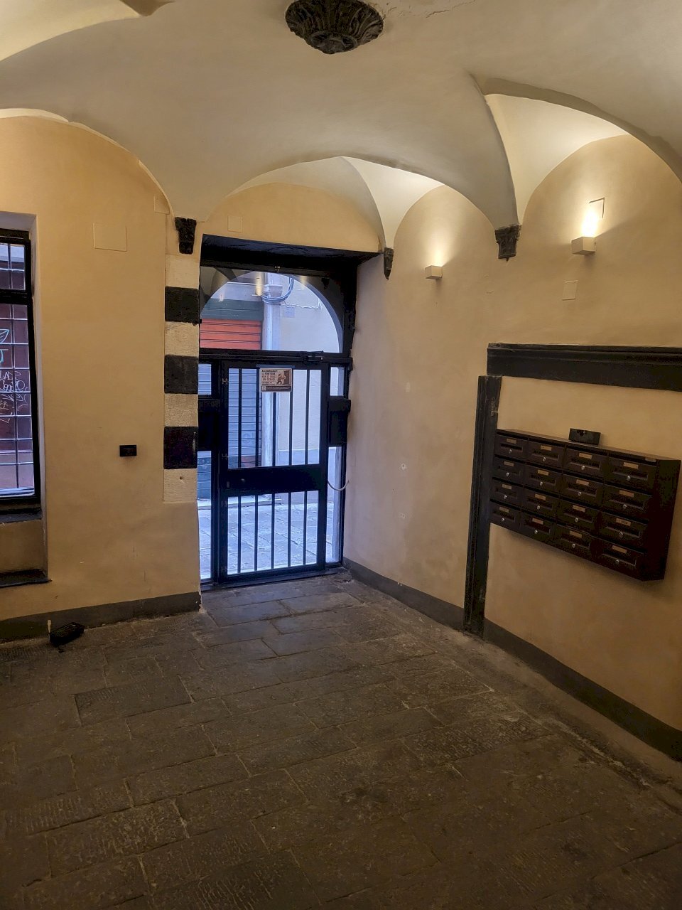 One-room apartment Via San Bernardo, Genova - photo 2