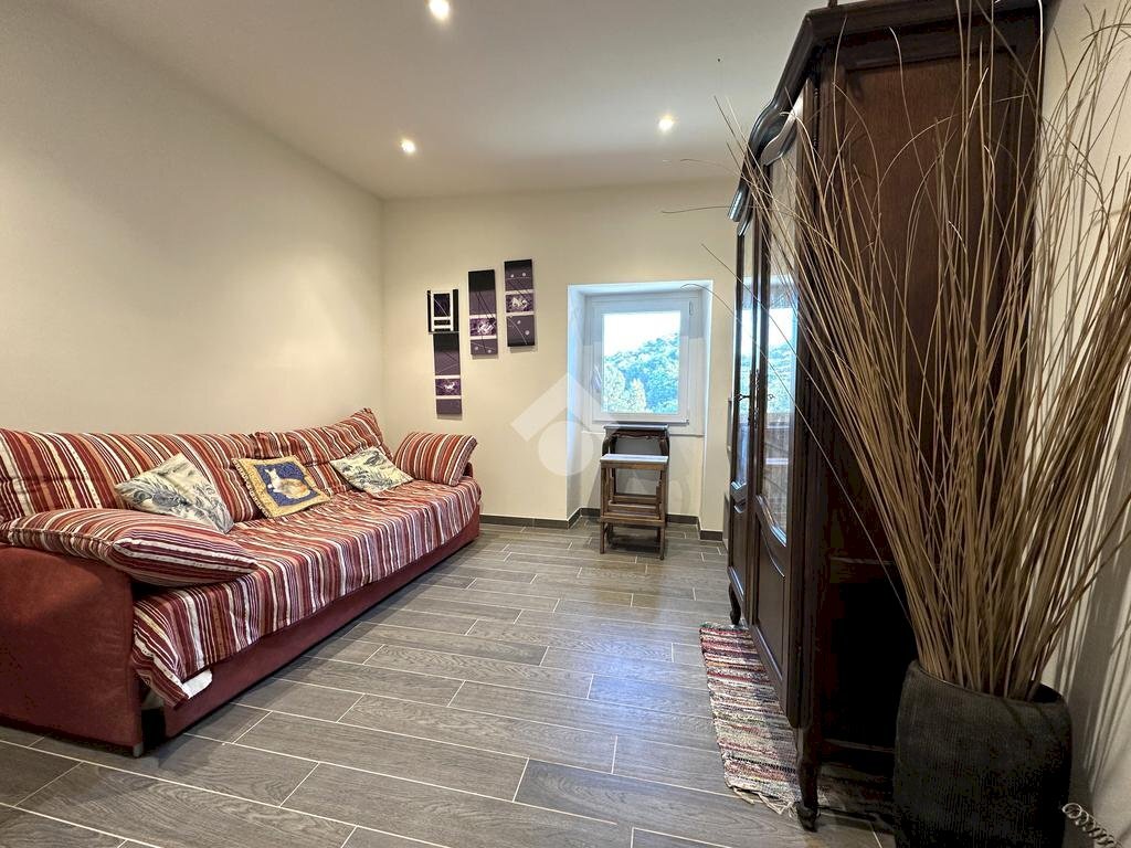 Two-room apartment Via Francesco Luigi Aprosio, Vallecrosia - photo 1