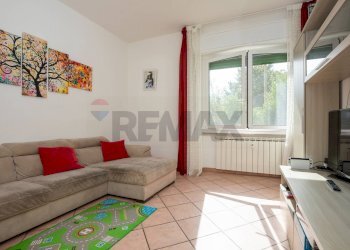 Two-room apartment Pontedecimo, Genova, Genova (neighborhood Pontedecimo) - photo 2