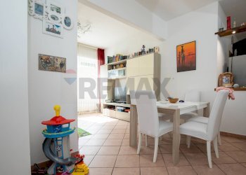 Two-room apartment Pontedecimo, Genova, Genova (neighborhood Pontedecimo) - photo 5
