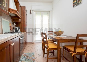 Two-room apartment Pontedecimo, Genova, Genova (neighborhood Pontedecimo) - photo 8
