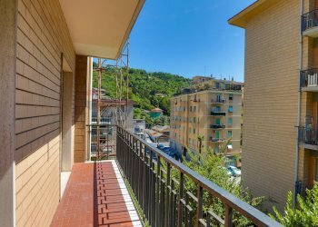 Four-room apartment Pontedecimo, Genova, Genova (neighborhood Pontedecimo) - photo 1