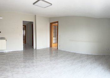 Trilocale via Lago Patria, 114, Giugliano in Campania - foto 1