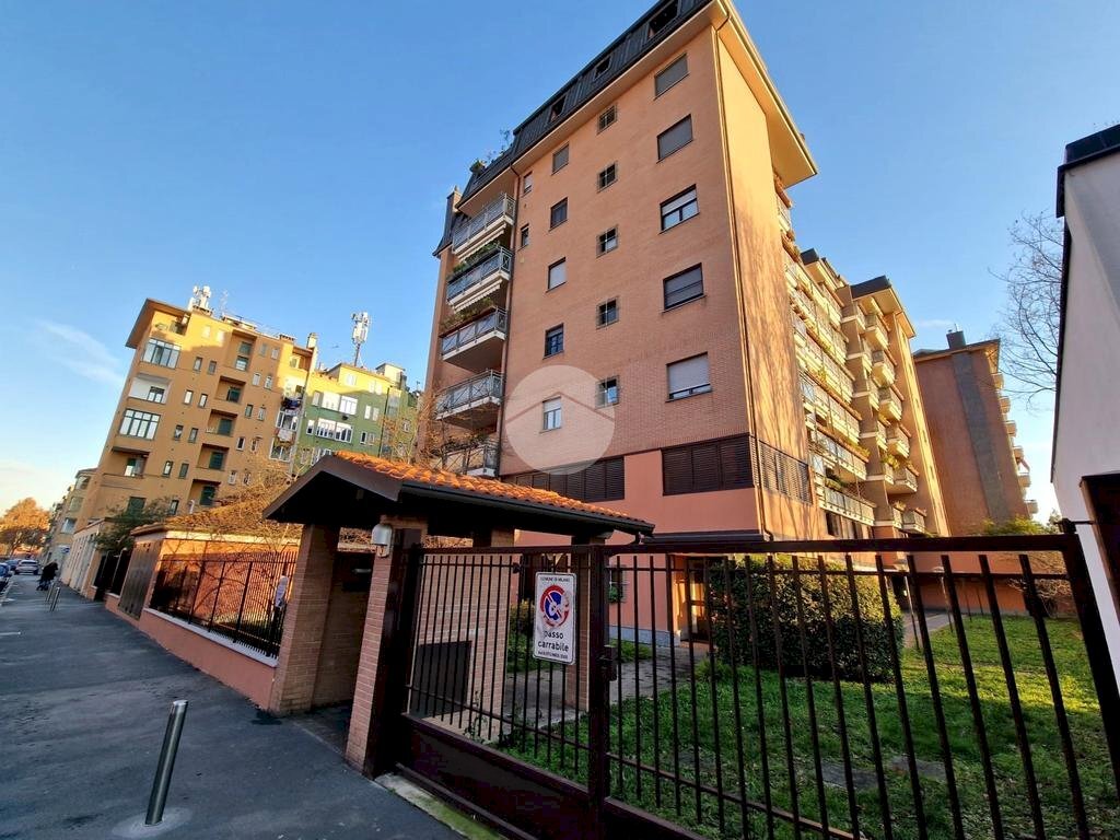Three-room apartment Via Remo La Valle, Milano (neighborhood Giambellino) - photo 1