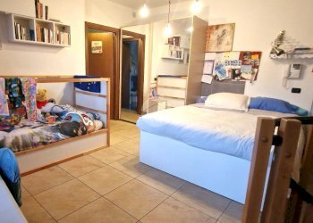 Three-room apartment Via Remo La Valle, Milano (neighborhood Giambellino) - photo 4