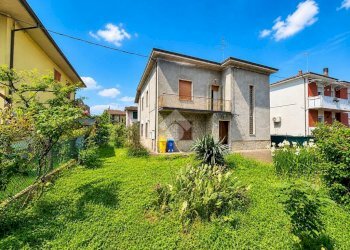 Portion of a house Via Giuseppe Mazzatinti, Forlì - photo 2