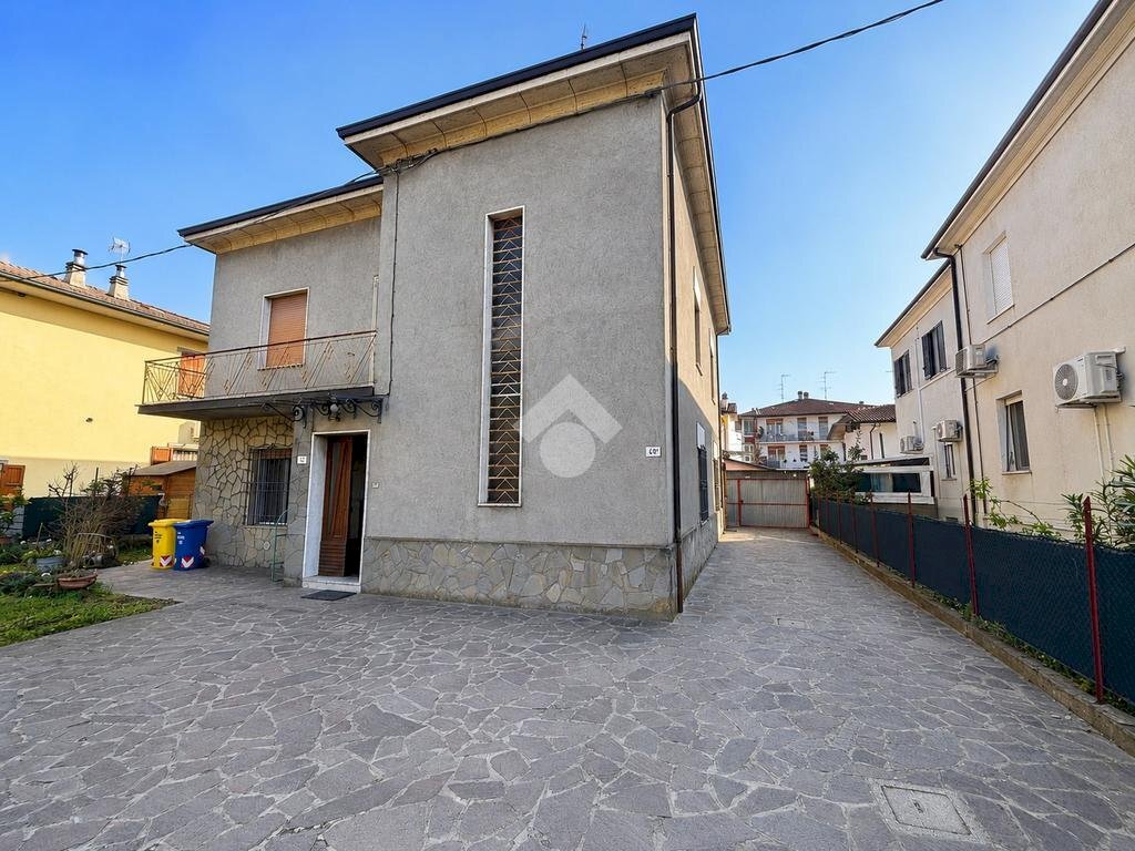Portion of a house Via Giuseppe Mazzatinti, Forlì - photo 3