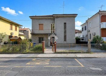 Portion of a house Via Giuseppe Mazzatinti, Forlì - photo 2
