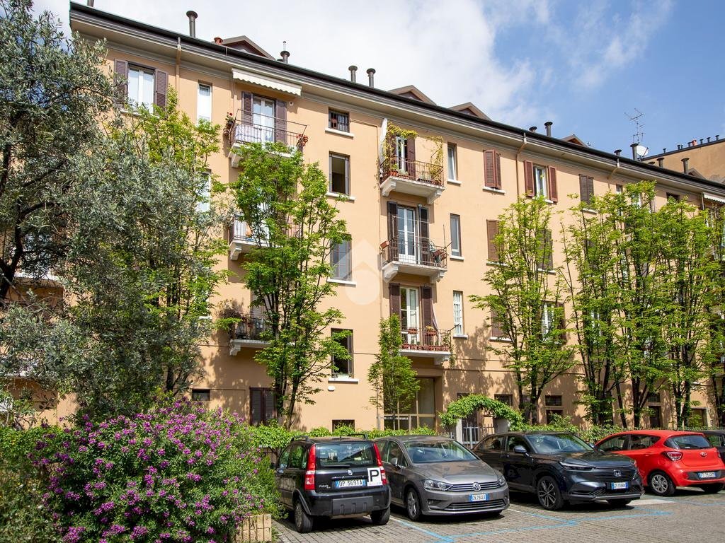 Three-room apartment Via Giorgio Enrico Falck, Sesto San Giovanni - photo 2