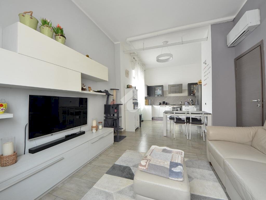 Three-room apartment Via Alessandro Manzoni, Gessate - photo 1