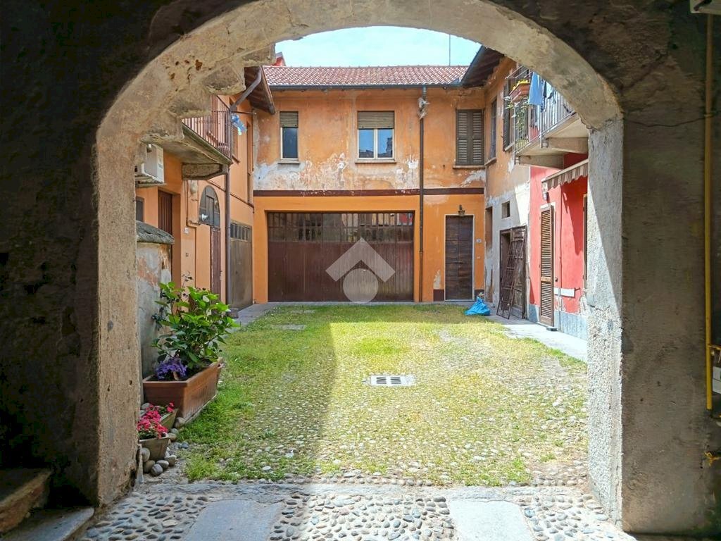 Three-room apartment Via Dante Alighieri, Robecco sul Naviglio - photo 1