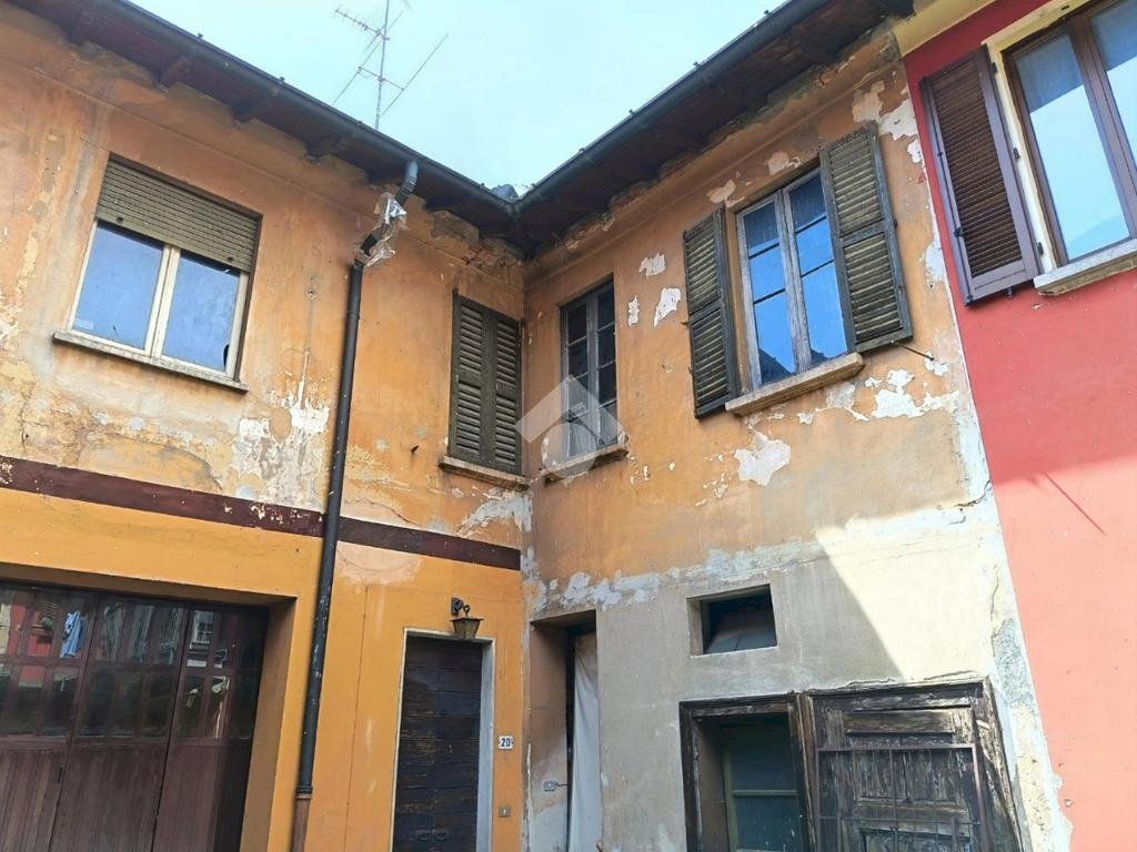 Three-room apartment Via Dante Alighieri, Robecco sul Naviglio - photo 3