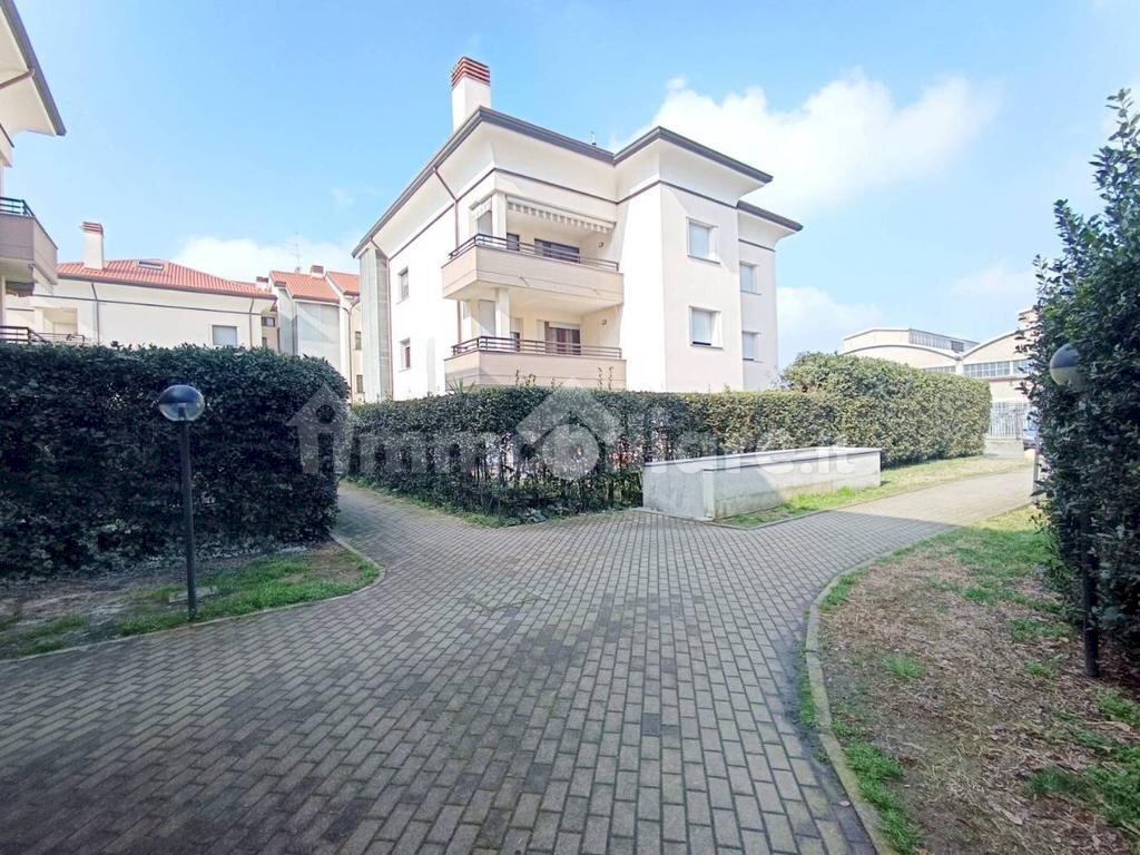 Three-room apartment Via Gandhi, Vittuone - photo 1