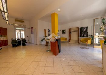 Shop Via Antonio Olearo, Casale Monferrato - photo 4