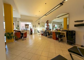 Shop Via Antonio Olearo, Casale Monferrato - photo 6