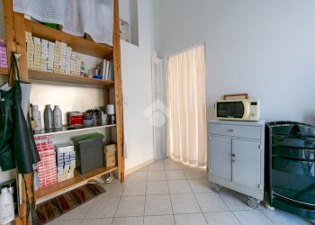 Shop Via Antonio Olearo, Casale Monferrato - photo 9
