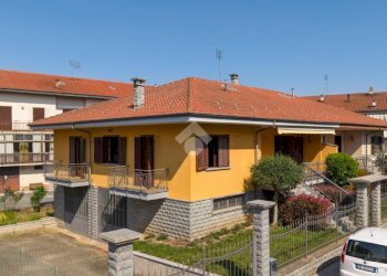 Portion of a house Via S. Giovanni Bosco, Busca - photo 1