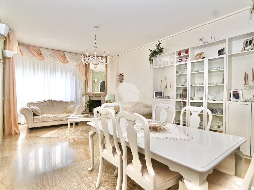 Quadrilocale Via San Carlo Borromeo, Rho - foto 1