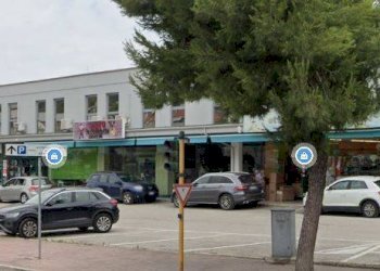 Foto 1 - Commercial Premises Via Dante Alighieri
 
1, Grottammare - photo 1