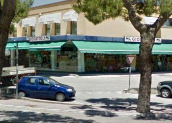 Foto 3 - Commercial Premises Via Dante Alighieri
 
1, Grottammare - photo 3