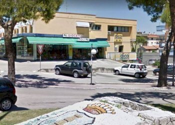 Foto 4 - Commercial Premises Via Dante Alighieri
 
1, Grottammare - photo 4