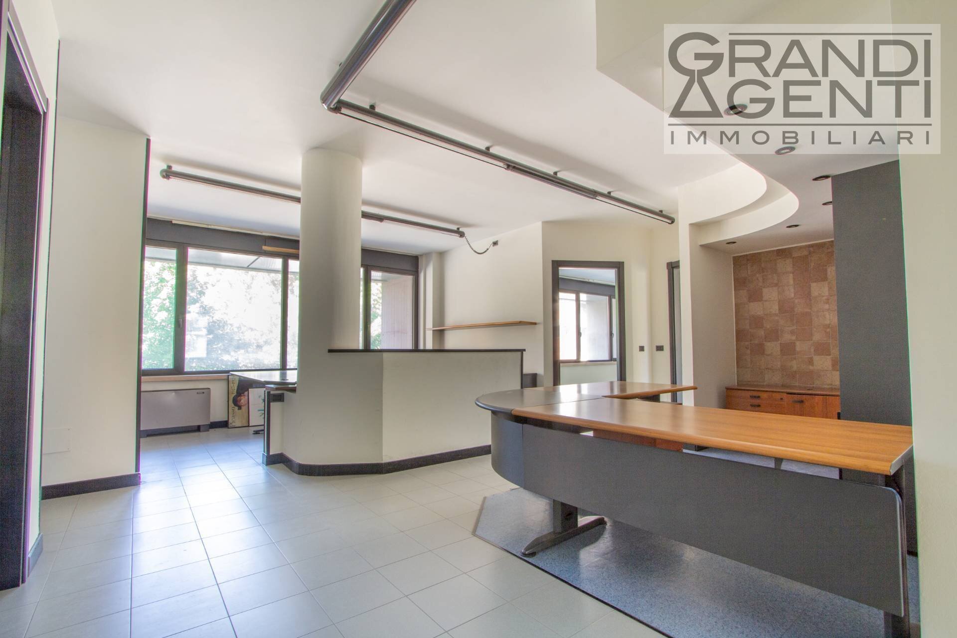 Foto 1 - Office Via Adriano Cristofoli
 
40, Verona - photo 1