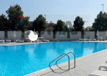 Piscina - Trilocale Via Enrico Fermi
 
11, Parabiago - foto 15