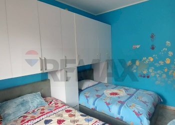 Camera / camera da letto - Three-room apartment Cuveglio - photo 8