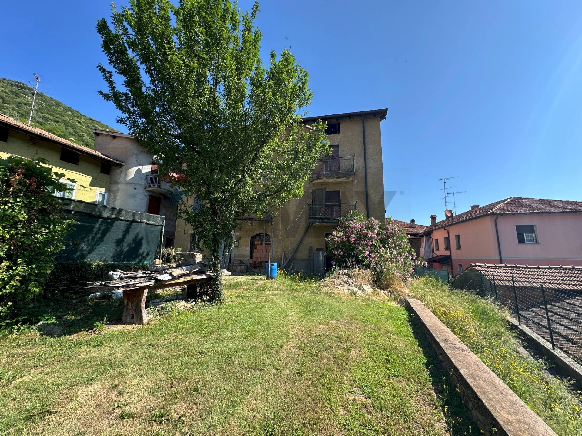 Giardino - Casa indipendente via Sant'Anna
5, Cuasso al Monte - foto 2