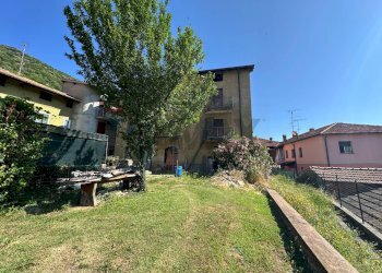 Giardino - Casa indipendente via Sant'Anna
 
5, Cuasso al Monte - foto 2