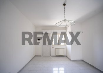 Stanza vuota - Trilocale Via Nuova
 
45, Valverde - foto 4