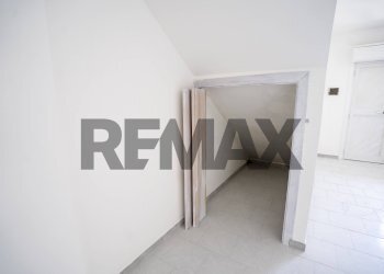 Hall / corridoio - Trilocale Via Nuova
 
45, Valverde - foto 6