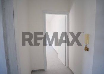 Hall / corridoio - Trilocale Via Nuova
 
45, Valverde - foto 18