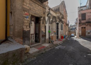 Edificio all\'aperto - Casa indipendente Via Nino Bixio
3, Lentini - foto 1