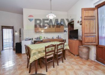 Sala da pranzo - Casa semi indipendente Via Cappelluzza
 
13, Acireale - foto 9