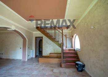 Scale - Villa Via Concetto Marchesi
 
12, Pedara - photo 8