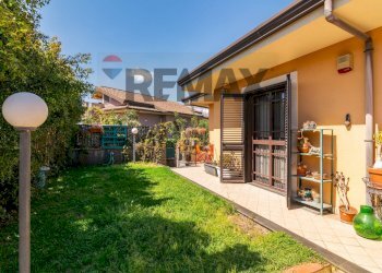 Giardino - Casa semi indipendente Via Roma
 
157, San Pietro Clarenza - foto 4