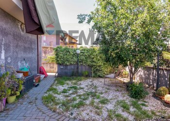 Giardino - Casa semi indipendente Via Roma
 
157, San Pietro Clarenza - foto 32