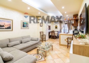 Sala da pranzo - Three-room apartment Via Matteo Gaudioso
 
11, Catania - photo 1