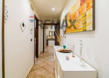 Hall / corridoio - Three-room apartment Via Matteo Gaudioso
 
11, Catania - photo 8