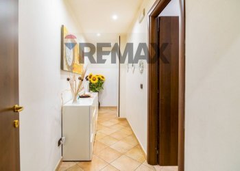 Hall / corridoio - Three-room apartment Via Matteo Gaudioso
 
11, Catania - photo 9