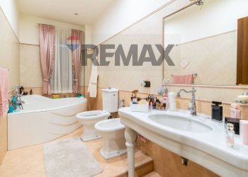 Bagno - Three-room apartment Via Matteo Gaudioso
 
11, Catania - photo 10